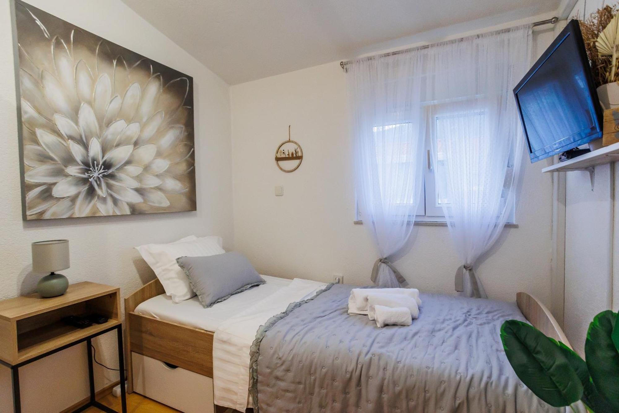 Apartman Marioeta Каштел-Стари Экстерьер фото